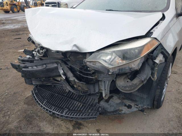 Toyota Corolla Le Image 6