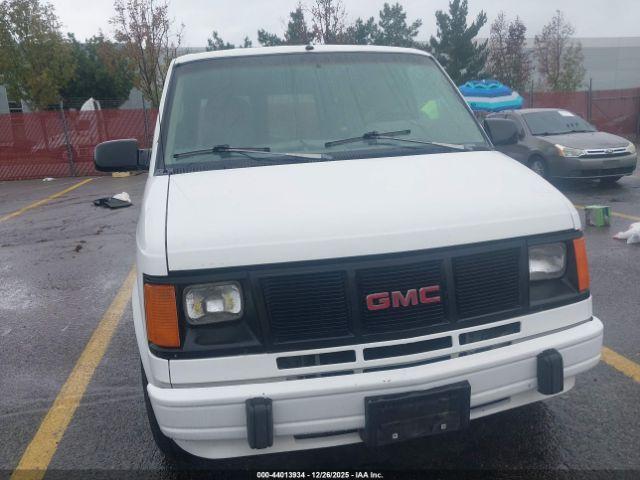 GMC Safari Image 4