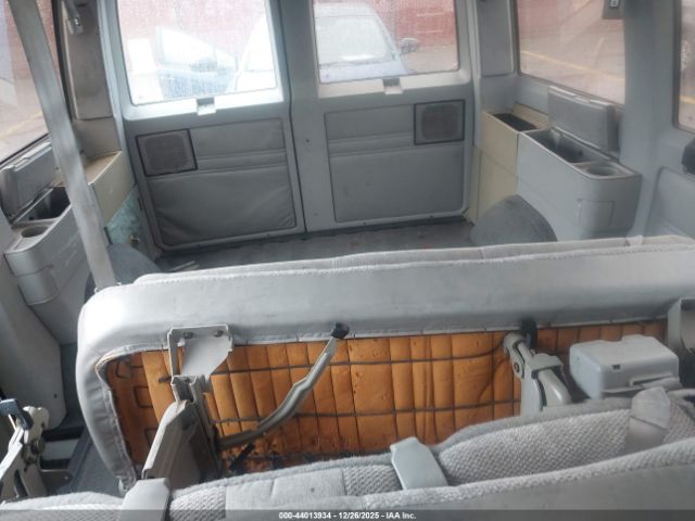 GMC Safari Image 6