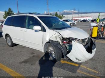  Salvage Toyota Sienna