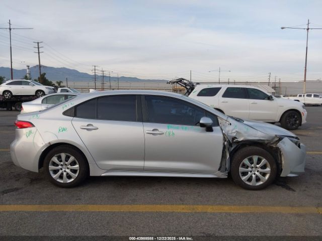 Toyota Corolla Le Image 9