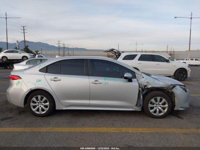 Toyota Corolla Le Image 9