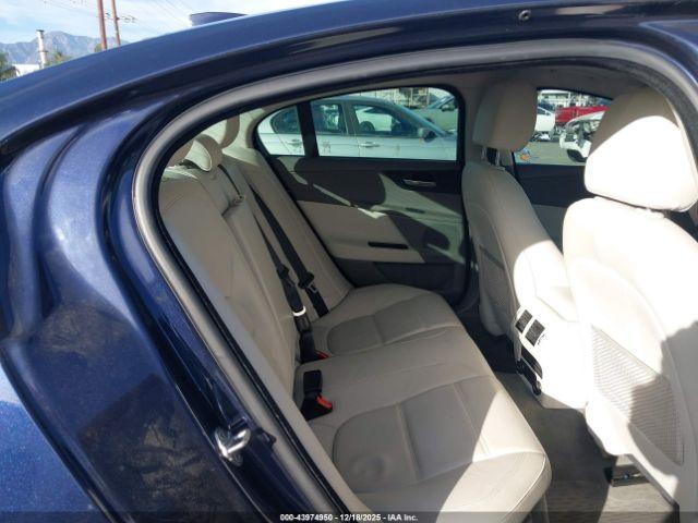 Jaguar XE 35t Prestige Image 11