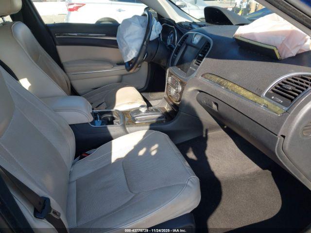 Chrysler 300c Image 4