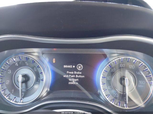 Chrysler 300c Image 17