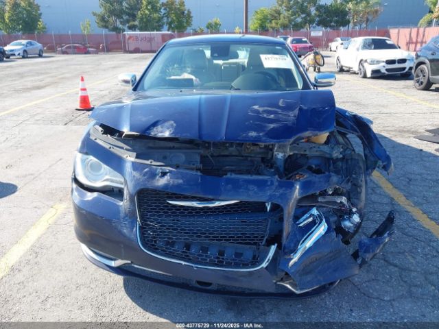 Chrysler 300c Image 14