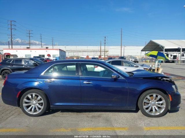 Chrysler 300c Image 12