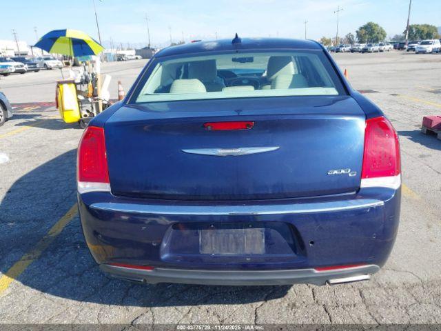 Chrysler 300c Image 16