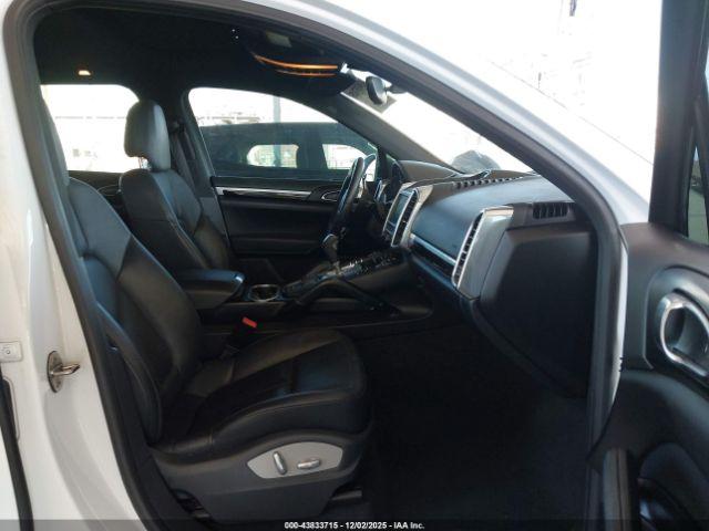 Porsche Cayenne Image 3