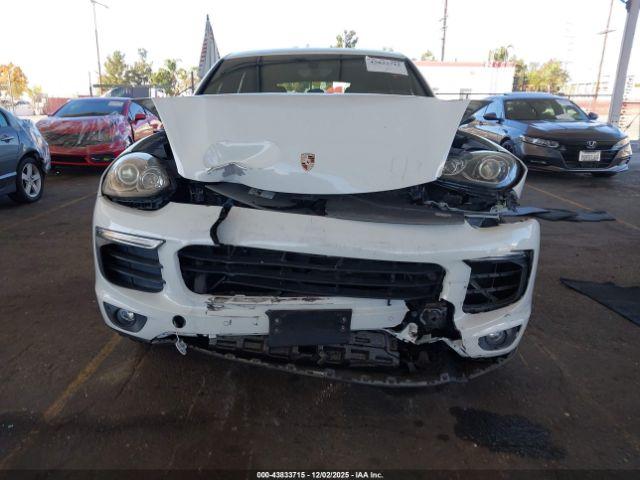 Porsche Cayenne Image 14