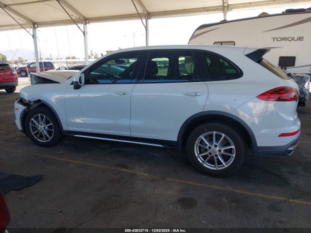 Porsche Cayenne Image 12