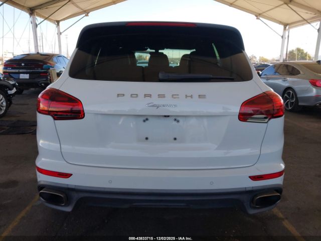 Porsche Cayenne Image 2