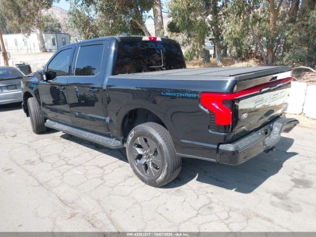 Ford F-150 Lariat Image 16