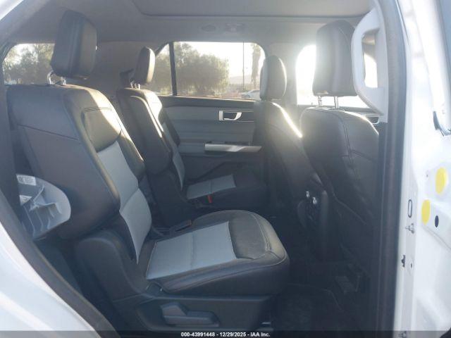 Ford Explorer Xlt Image 11