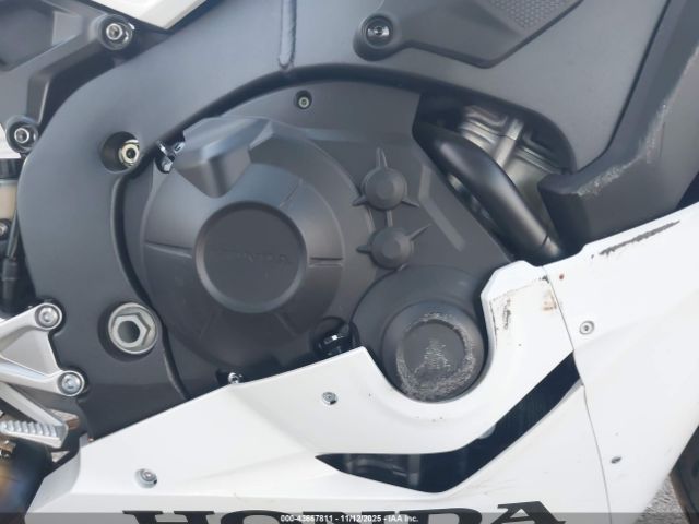 Honda Cbr1000 Rr Image 2