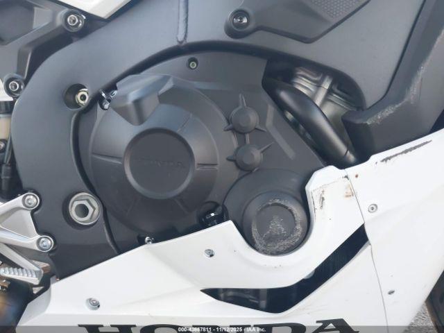 Honda Cbr1000 Rr Image 2