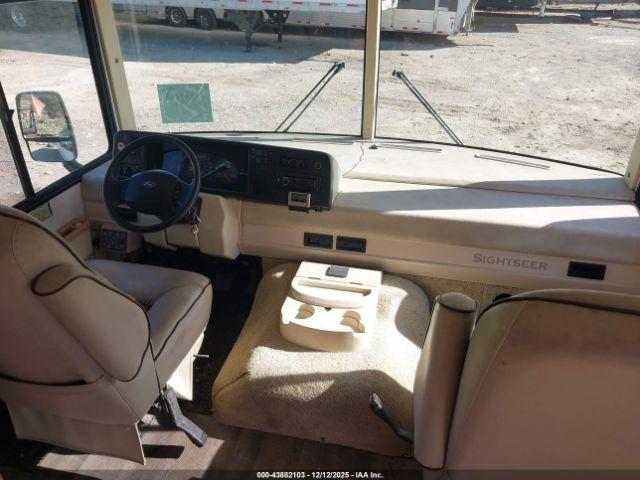 Ford F-550 Super Duty Stripped Chass Image 3