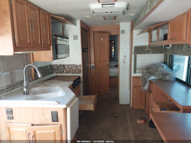 Workhorse Custom Cha Motorhome Chassis W22 Image 14