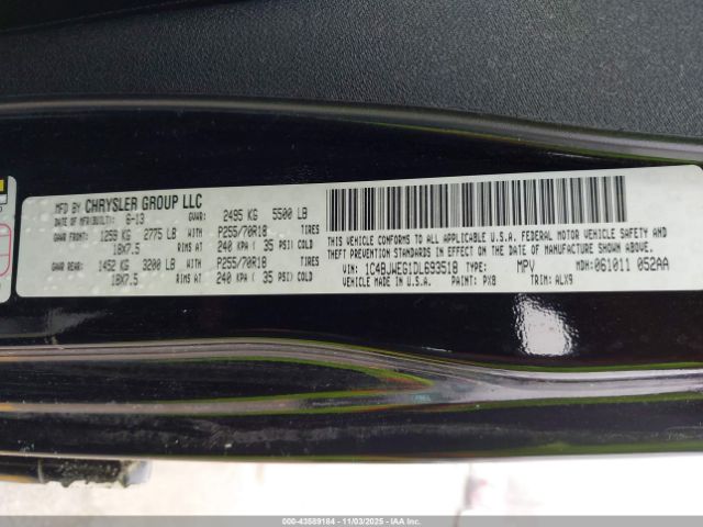 Jeep Wrangler Sahara Image 7