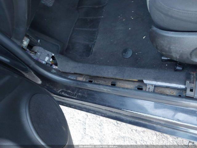 Chevrolet Cruze Ls Auto Image 14