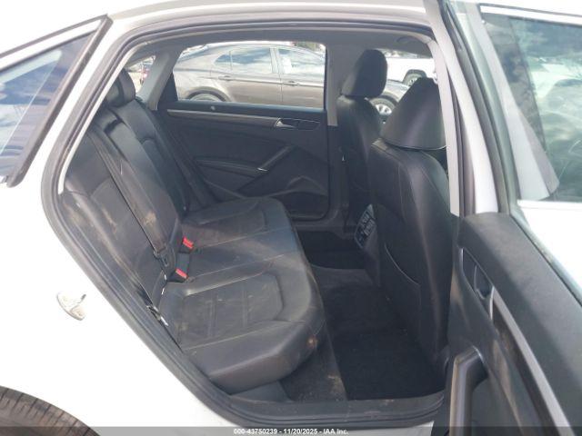 Volkswagen Passat 2.0t Se Image 12