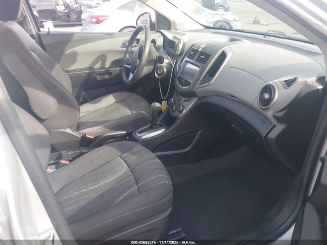 Chevrolet Sonic Lt Auto Image 2