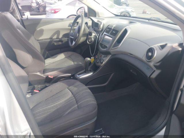 Chevrolet Sonic Lt Auto Image 2