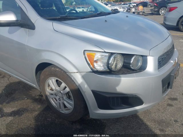 Chevrolet Sonic Lt Auto Image 16