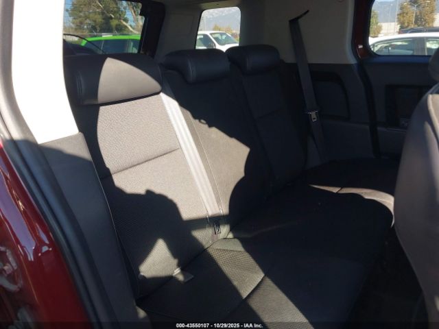 Toyota FJ Cruiser Image 13