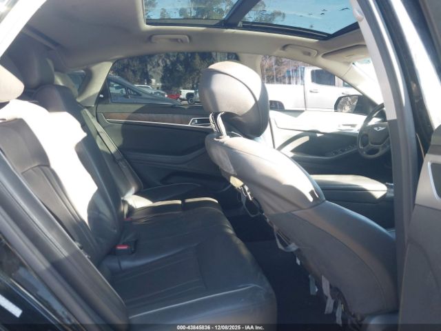 Hyundai Genesis 3.8 Image 8