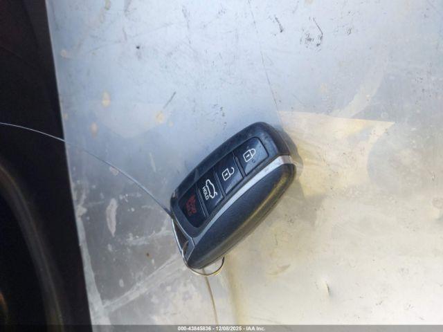 Hyundai Genesis 3.8 Image 9