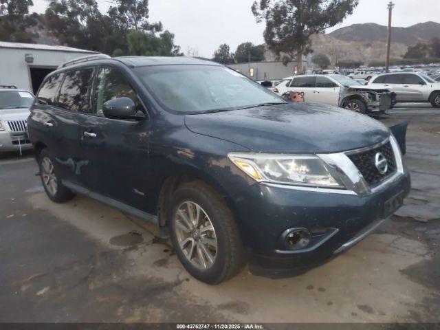  Salvage Nissan Pathfinder