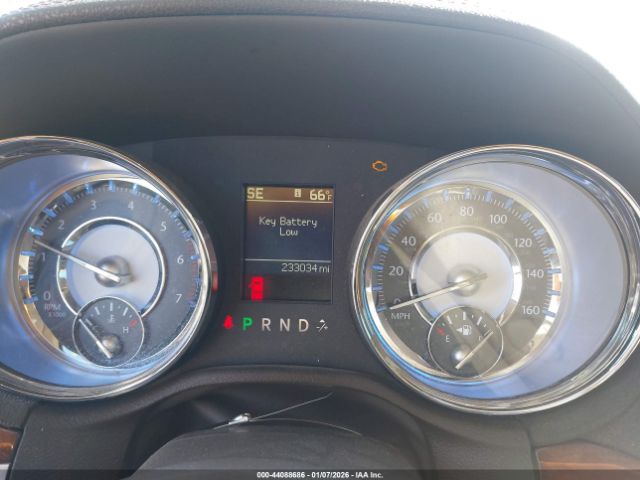 Chrysler 300c Image 3