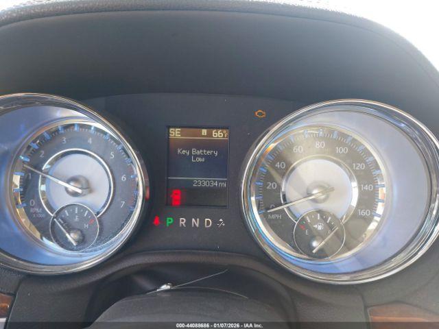 Chrysler 300c Image 3