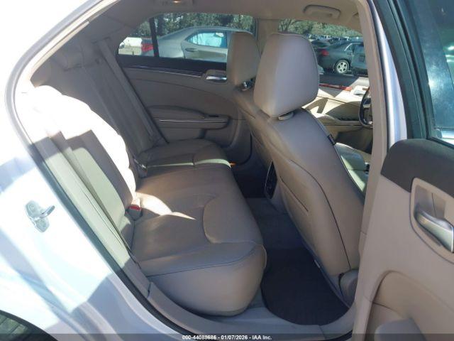 Chrysler 300c Image 7