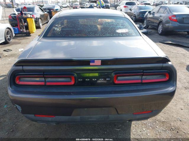 Dodge Challenger Sxt Image 3