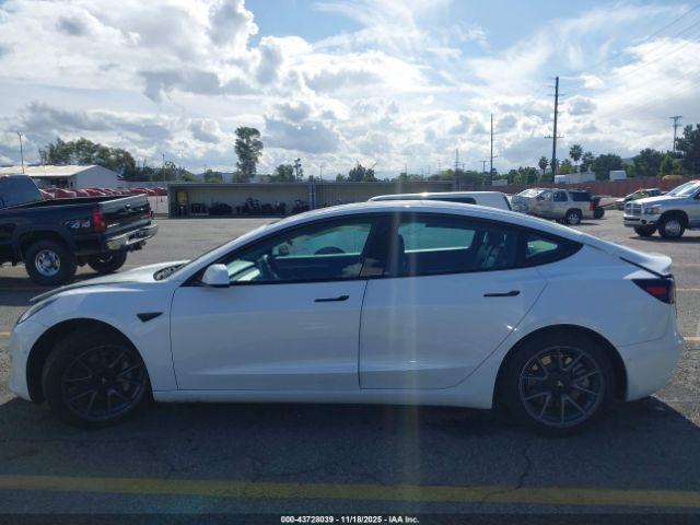 Tesla Model 3 Rear-wheel Drive Image 12
