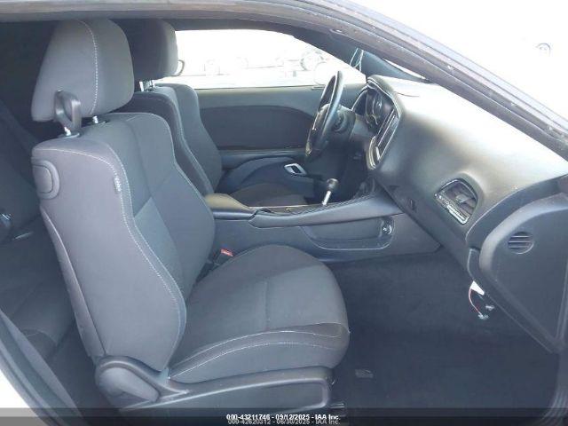 Dodge Challenger Image 11