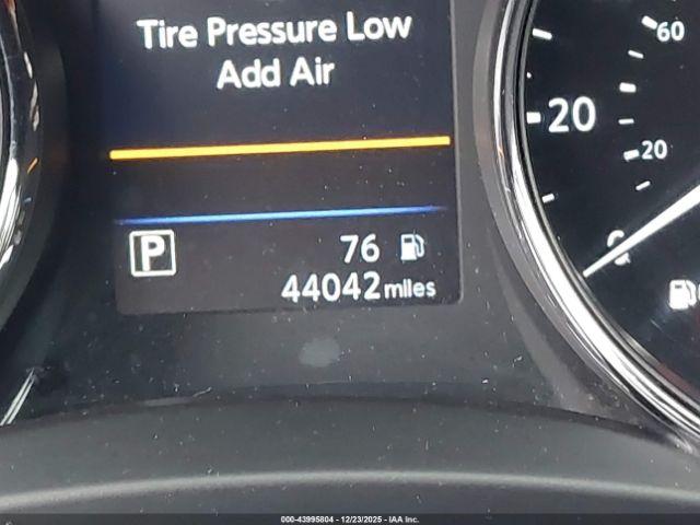 Nissan Rogue S Image 3