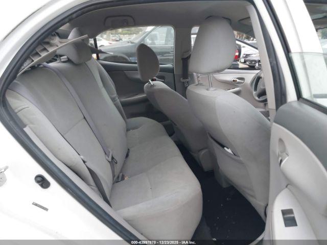 Toyota Corolla Le Image 11