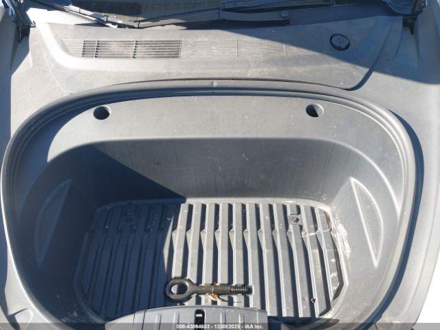 Tesla Model 3 Rear-wheel Drive Image 12