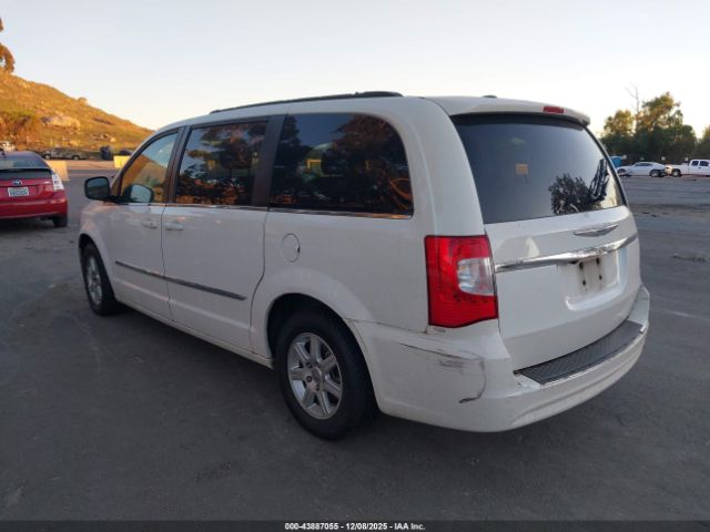 Chrysler Town & Country Touring Image 10