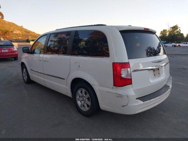Chrysler Town & Country Touring Image 10