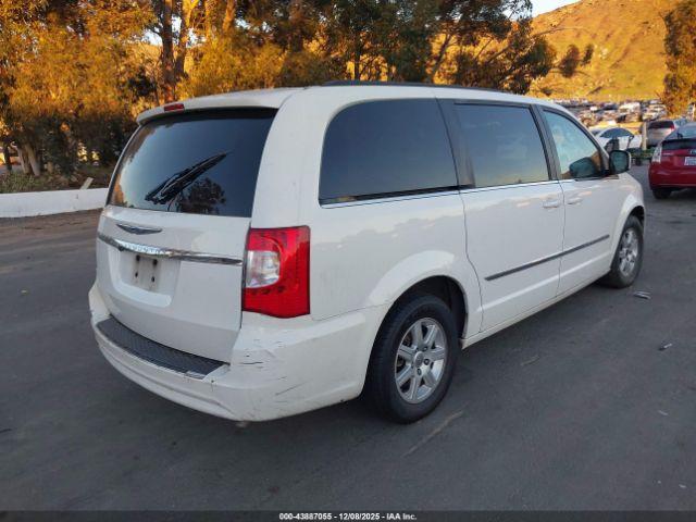Chrysler Town & Country Touring Image 4