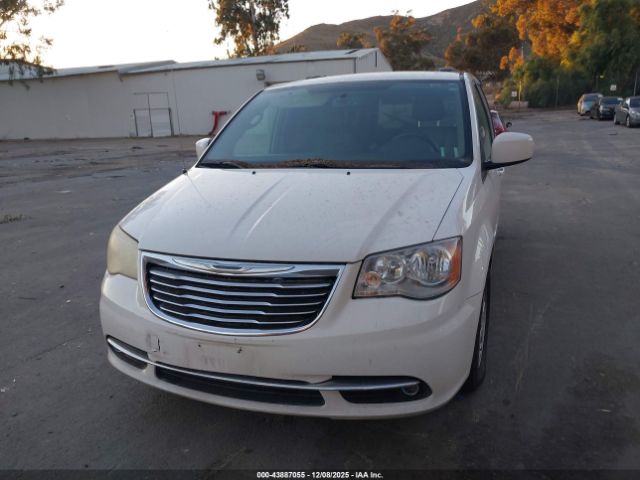 Chrysler Town & Country Touring Image 9