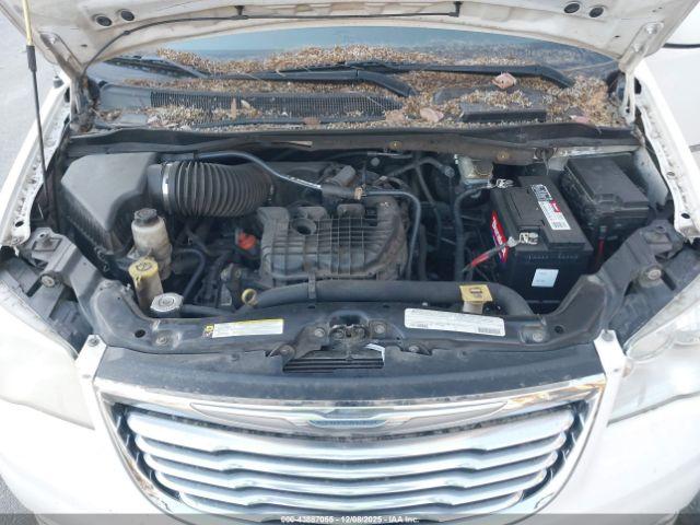 Chrysler Town & Country Touring Image 6