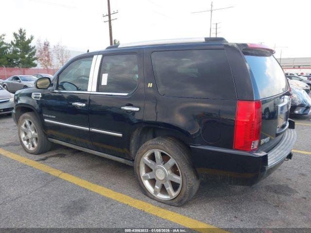 Cadillac Escalade Standard Image 3
