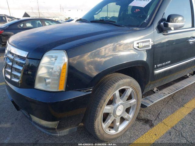 Cadillac Escalade Standard Image 8