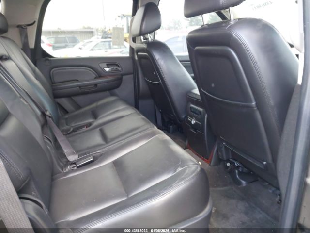 Cadillac Escalade Standard Image 5