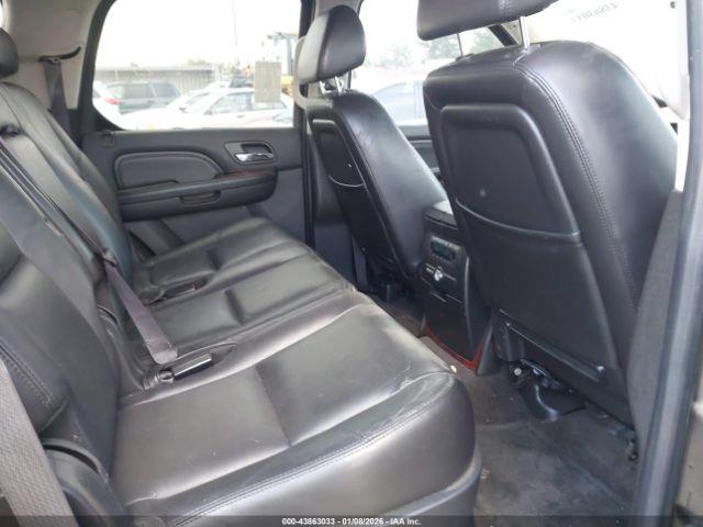 Cadillac Escalade Standard Image 5